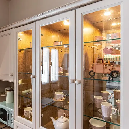 Villa Black Velvet Agkidia