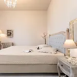 Villa Black Velvet
