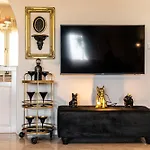 Villa Black Velvet