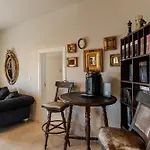 Villa Black Velvet Agkidia