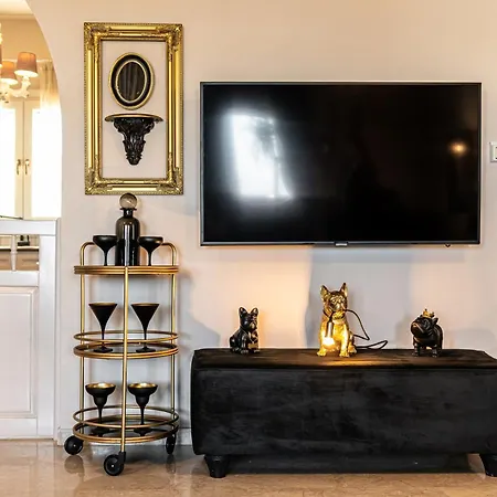 Villa Black Velvet