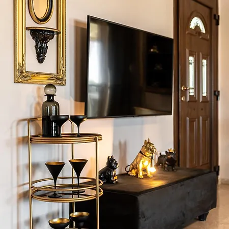 Villa Black Velvet Agkidia