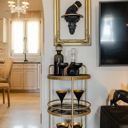 Black Velvet * Agkidia